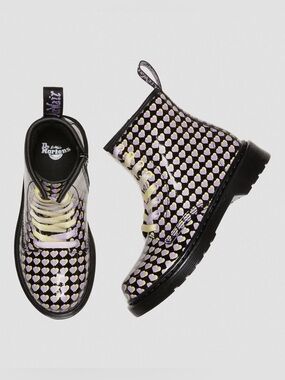 NWOT Dr Martens 1460 Heart Print Patent Boots Kids Black Size 1 Cute Trendy